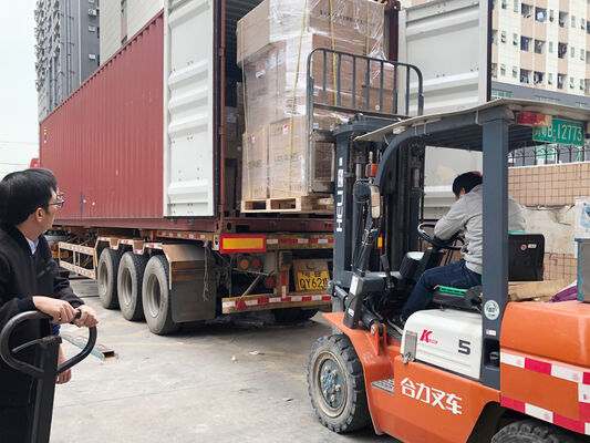 Wodoodporna lampa LED D4 160LPW z gotowym trybem awaryjnym 4W@3HRS Plug and Play, łatwa w konserwacji​, odpowiednia do garaży i oświetlenia.