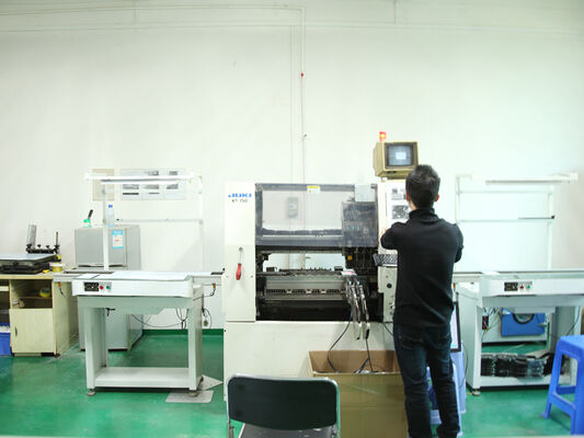 Lampa LED D4 odporna na wilgoć z przełącznikiem DIP mocy i pętlą 3CCT, wejście-wyjście przewodu 3*1.5/2.5mm2 lub 5*1.5/2.5mm2 kabla, odpowiednia do warsztatów i magazynów