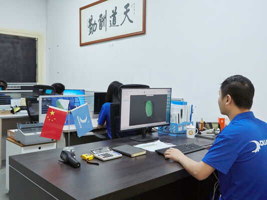 Lampa LED D4 odporna na wilgoć z przełącznikiem DIP mocy i pętlą 3CCT, wejście-wyjście przewodu 3*1.5/2.5mm2 lub 5*1.5/2.5mm2 kabla, odpowiednia do warsztatów i magazynów