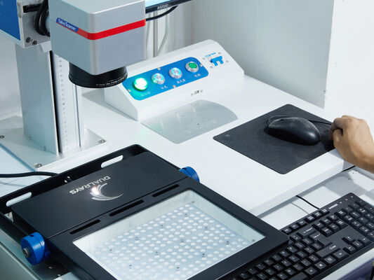 D4 Lampa odporna na wilgoć LED z mocą do 160 LPW DIP Power / 3CCT / 3-Fase Changing 1SKU = 12SKU Przyjazna dla idealnego rozwiązania dla wielu zastosowań, takich jak parkingi, garaże, fabryki