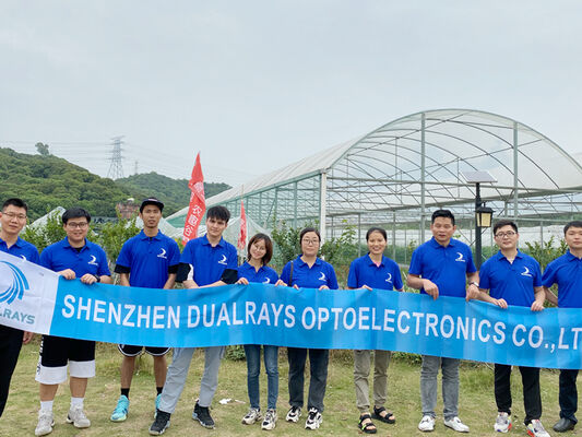 D4 Lampa odporna na wilgoć LED z mocą do 160 LPW DIP Power / 3CCT / 3-Fase Changing 1SKU = 12SKU Przyjazna dla idealnego rozwiązania dla wielu zastosowań, takich jak parkingi, garaże, fabryki