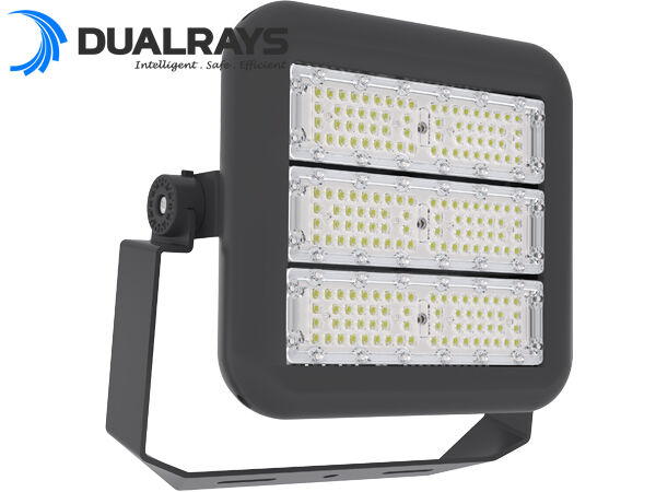 Reflektor morski LED o mocy 150 W ze wspornikiem i osprzętem ze stali nierdzewnej 316 zapewniającym maksymalną odporność na korozję, z profesjonalną optyką zastosowaną na pokładach statków morskich